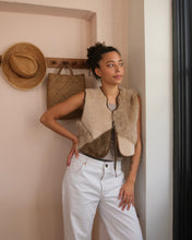 Load image into Gallery viewer, Sheepskin Waistcoat Scallop