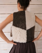 Load image into Gallery viewer, Sheepskin Waistcoat Scallop