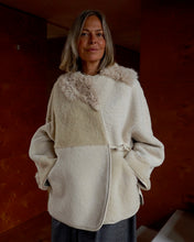 Load image into Gallery viewer, Sheepskin Jacket Cream